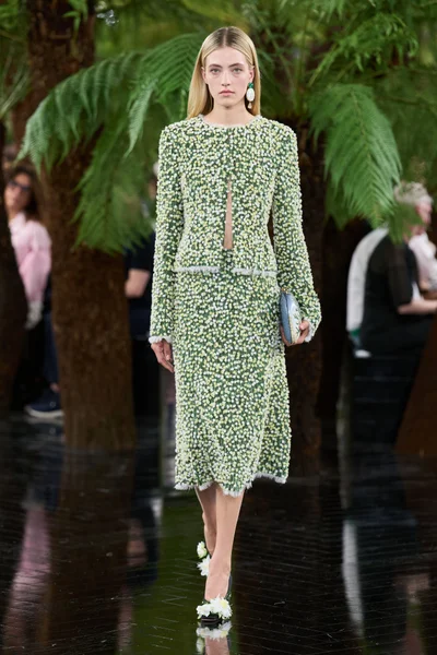 Look 57